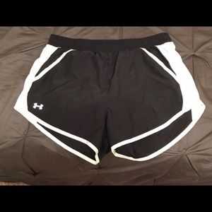 Under Armour running shorts w/ pockets!!